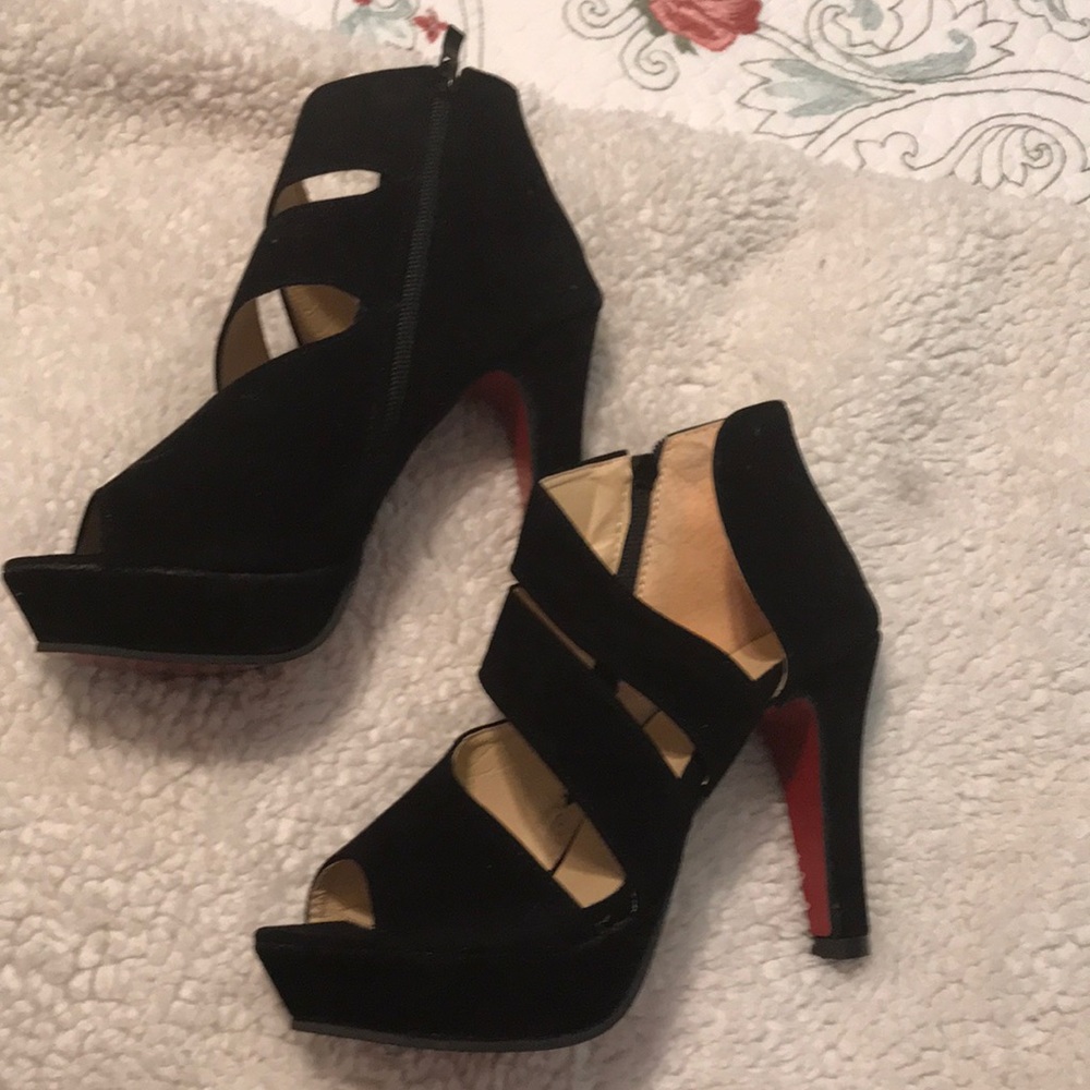 Black heels - Picture 2 of 3